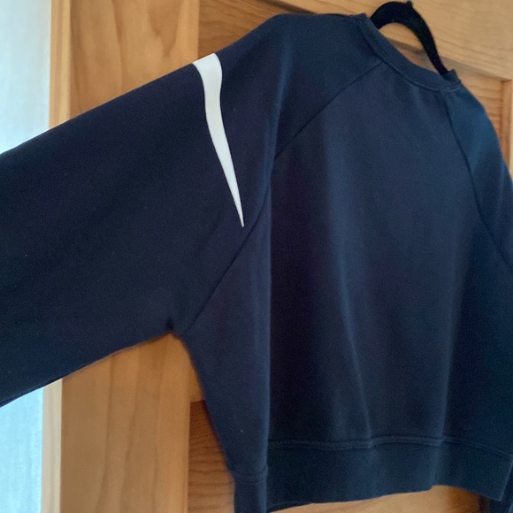 Nike crop sweater size medium - Picture 6 of 14